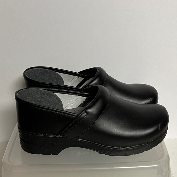 Dansko Womens Professional Black Leather Slip On Clog Size 42 Clogs US 11.5/12 - Picture 2 of 10